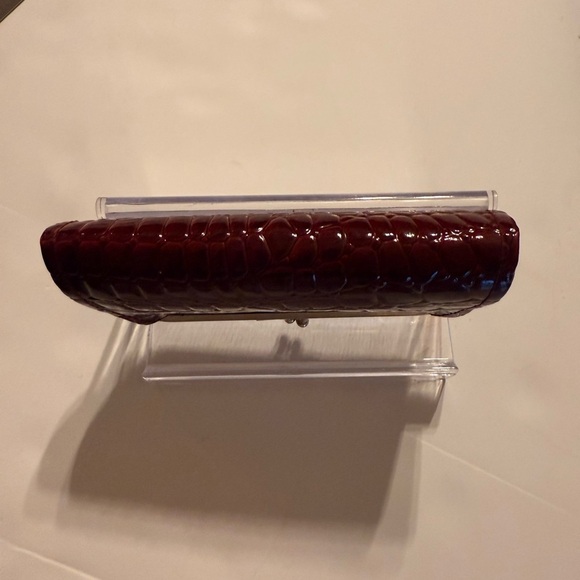 Elegant Burgundy Crocodile-Embossed Clutch Kiss Lock Closure. Faux Leather - Picture 8 of 11